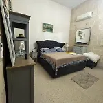 Master With Kingsize Bed And Ensuite ホームステイ セングレア