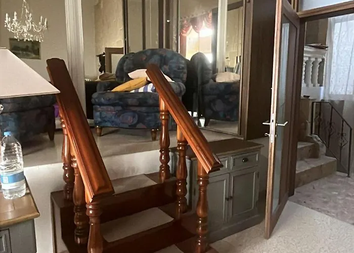 Master With Kingsize Bed And Ensuite *