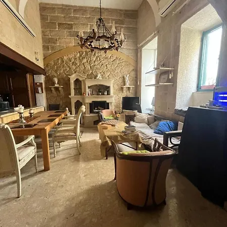 Master With Kingsize Bed And Ensuite * Senglea