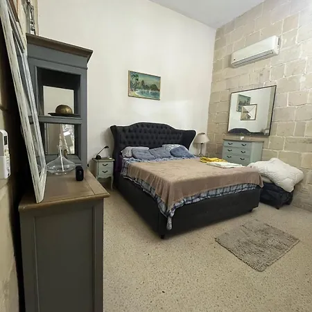 Master With Kingsize Bed And Ensuite Homestay szállás Senglea