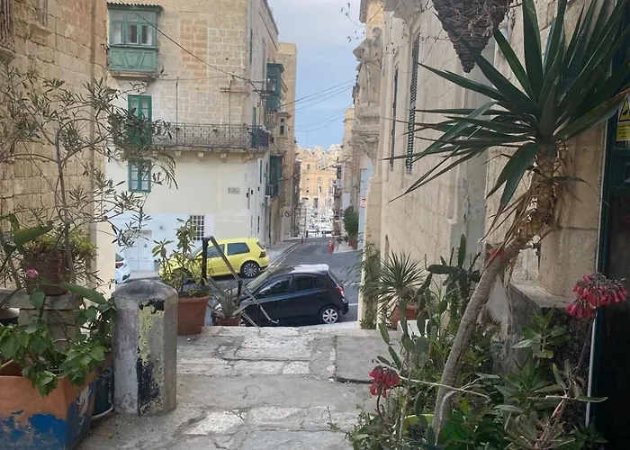 Gazde/Camere de închiriat Master With Kingsize Bed And Ensuite Senglea